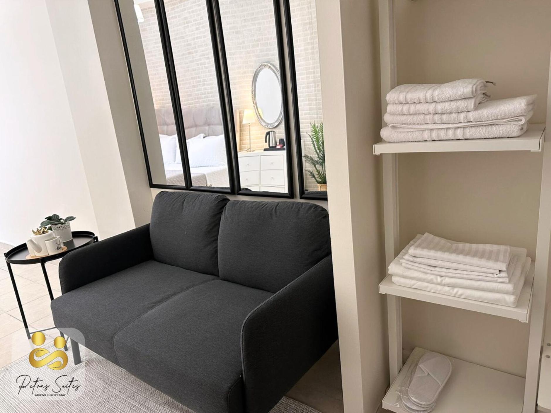 Petras Luxury Suites Athènes Extérieur photo